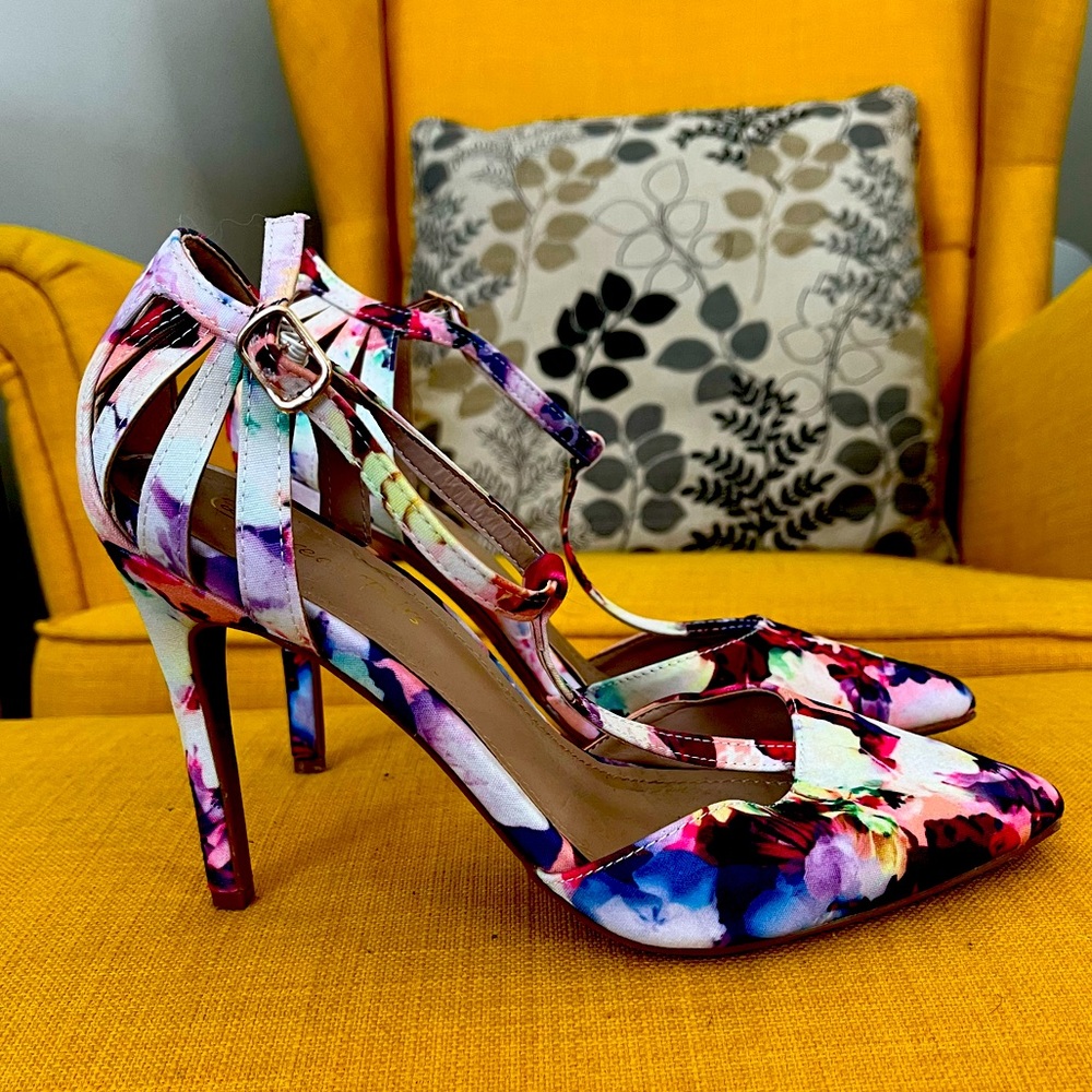 Dream Paris Floral Heels size 8.5 Ankle Straps GORGEOUS Pointed Toe